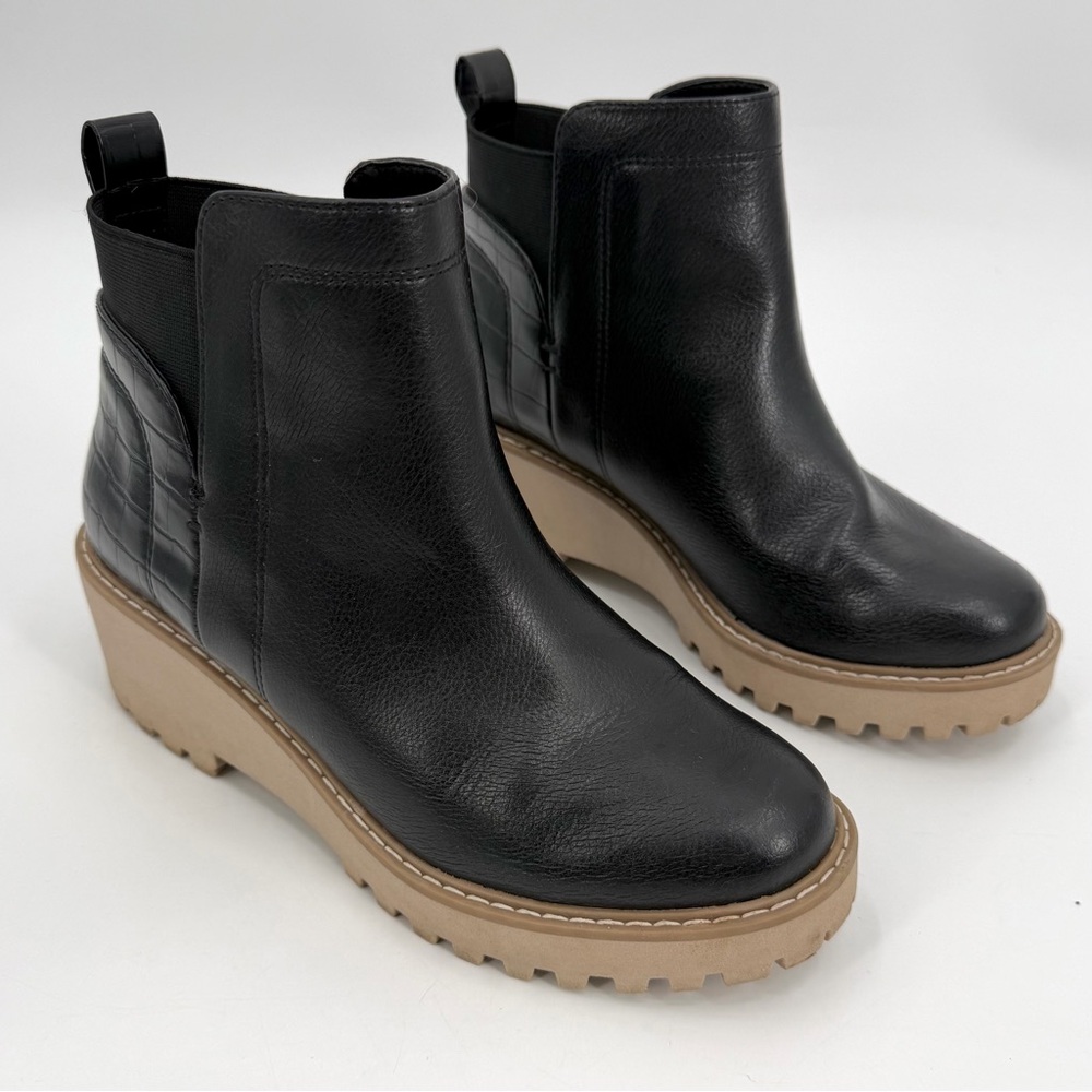 DV Dolce Vita Boots Womens 7.5 Black RIELLE Chelsea Bootie Lug Sole Faux Leather